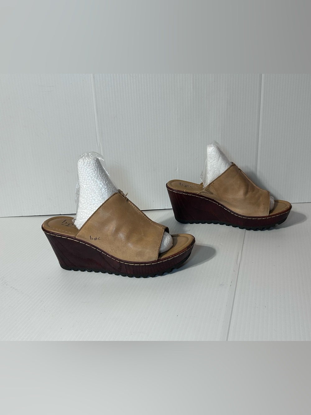 b.o.c. Leather Wedge Slide Sandals women size 8 M